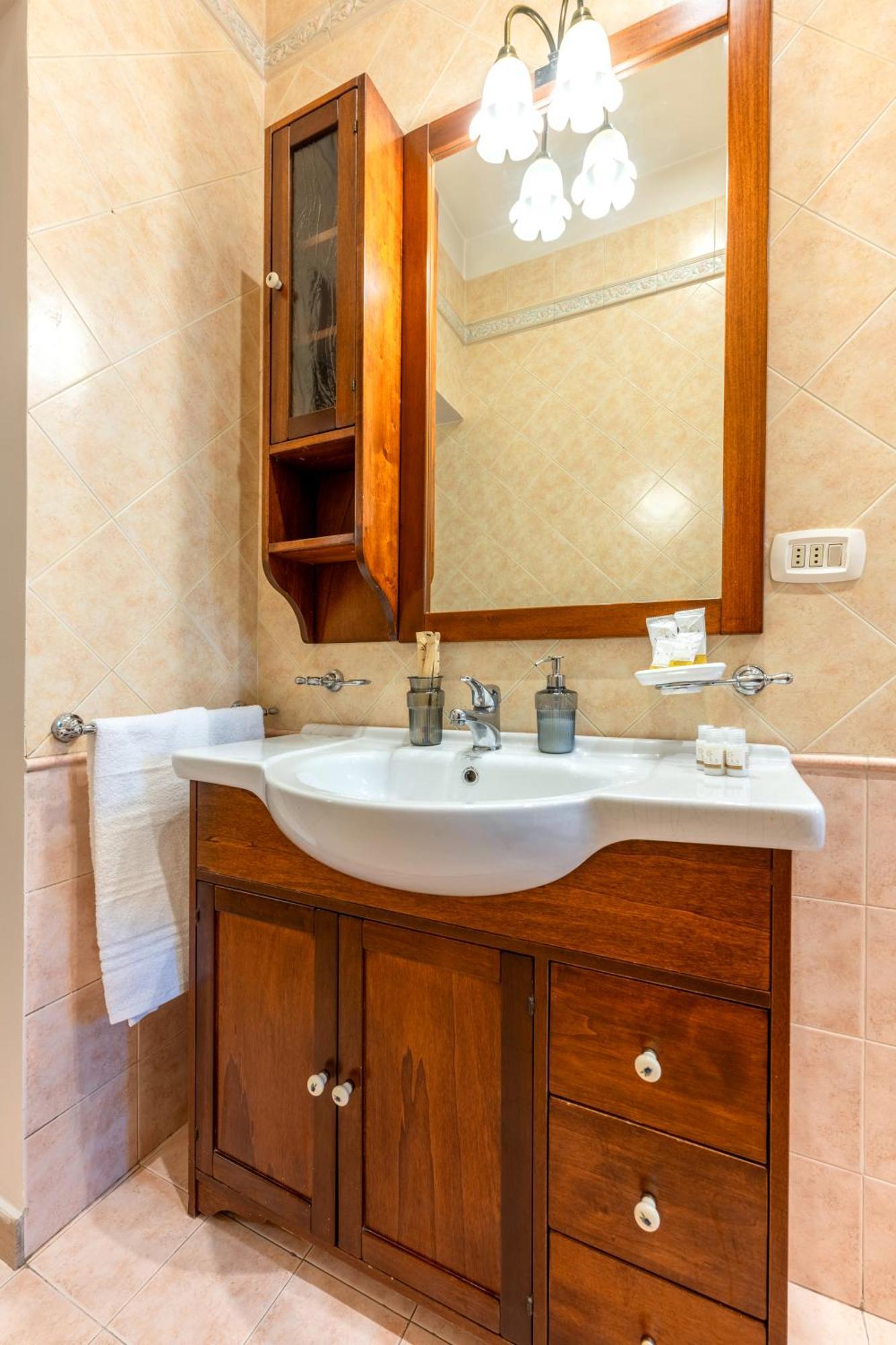 100Mq Maison Paradise - Central & Elegant Apt Bari Bagian luar foto