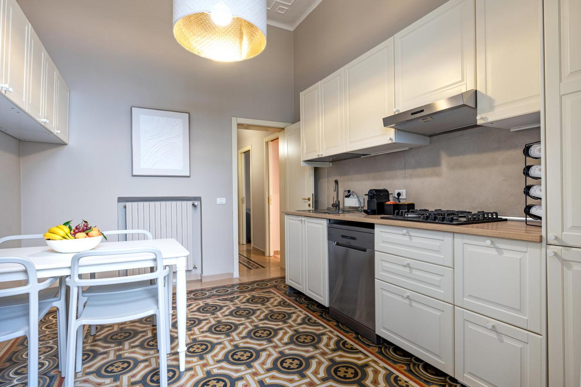 100Mq Maison Paradise - Central & Elegant Apt Bari Bagian luar foto