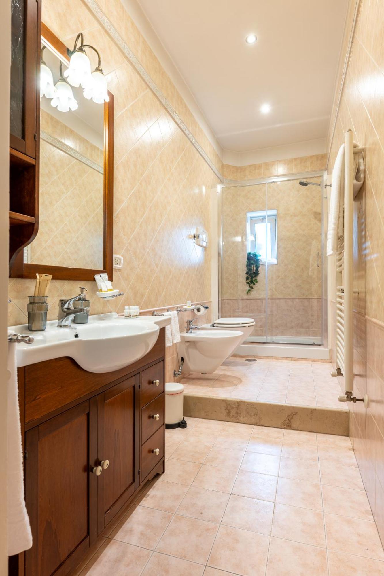 100Mq Maison Paradise - Central & Elegant Apt Bari Bagian luar foto