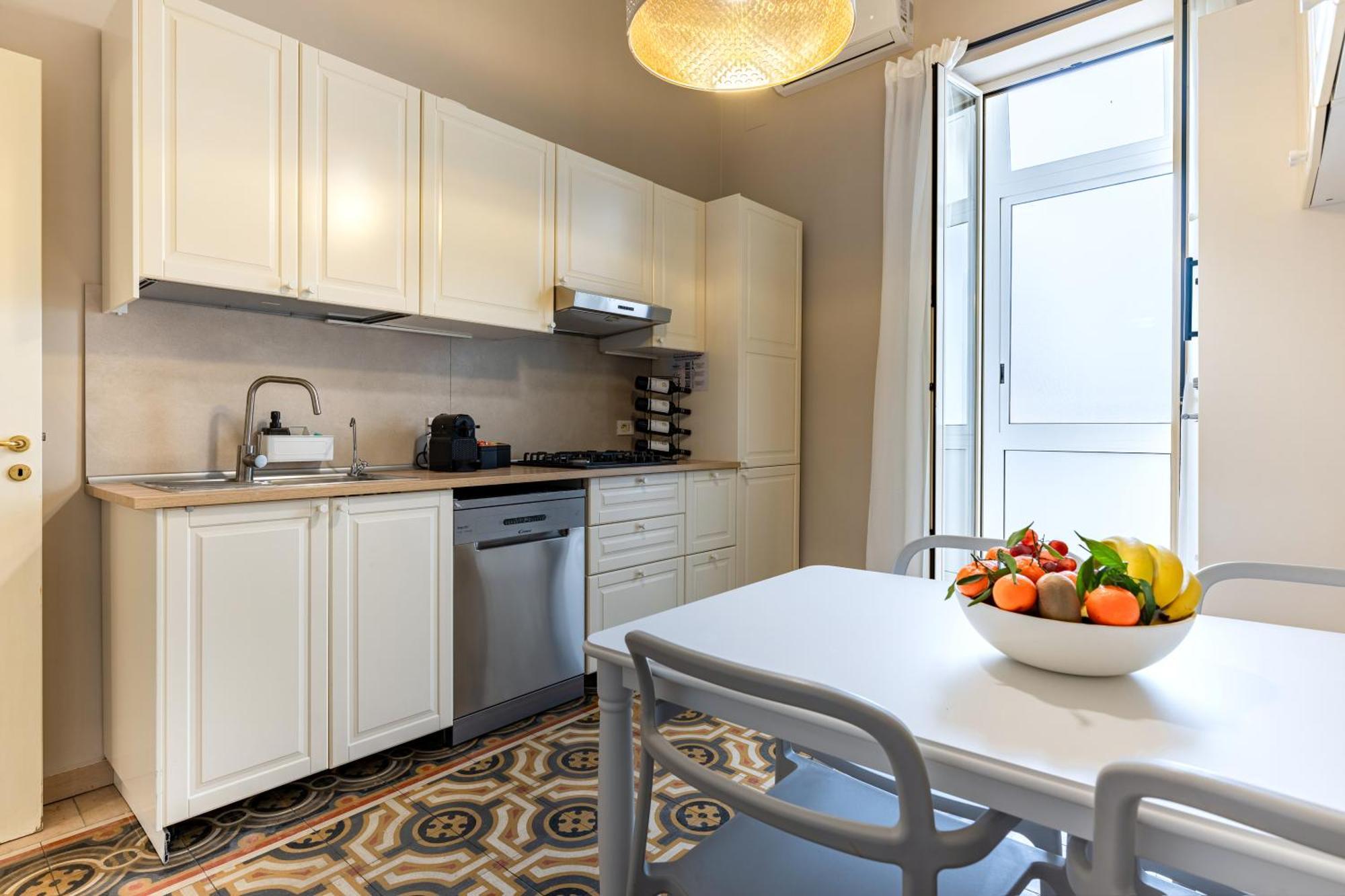 100Mq Maison Paradise - Central & Elegant Apt Bari Bagian luar foto